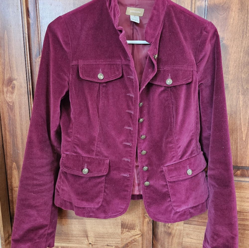 EUC vintage velvet blazer coat. Beautiful deep berry color.